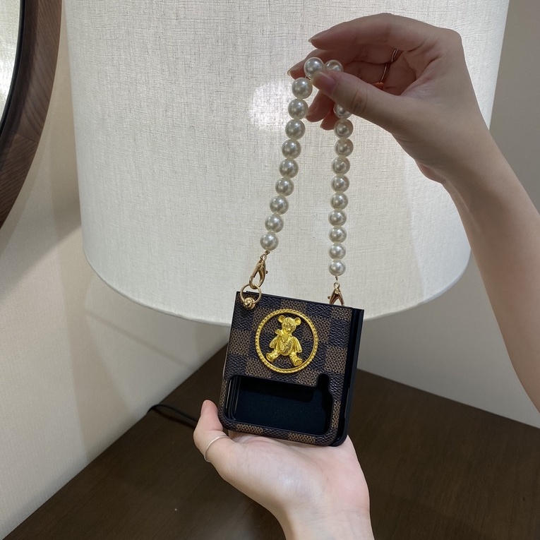 Ốp Samsung Z Flip3 / Zflip 4 kẻ ô nâu gấu vàng kim loại có dây xách cực xịn