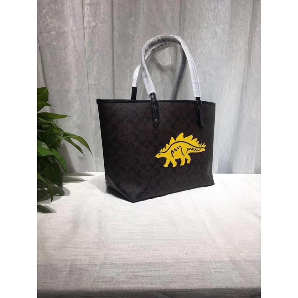 Túi xách REVERSIBLE CITY TOTE IN SIGNATURE CANVAS COACH F78256