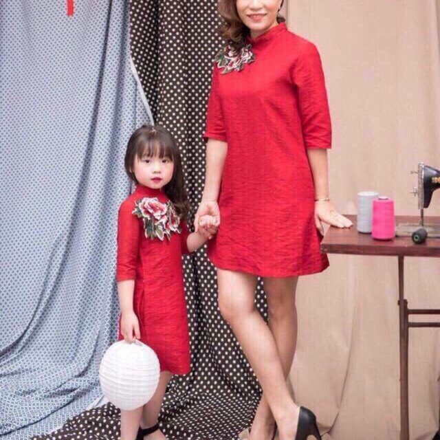 Bán sỉ set váy gấm mẹ vs con siêu xinh!! Sét gồm 1 váy mẹ 1 váy bé! Có bán dời
