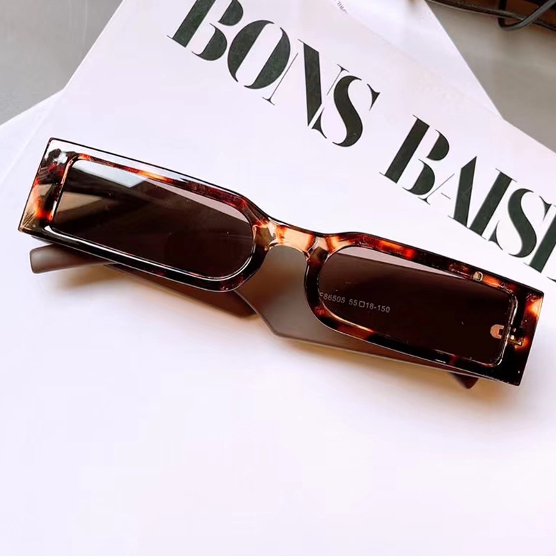 Kính mát gọng đen phong cách cổ điển cho nam nữ