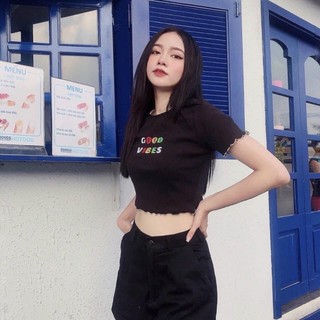 Áo Croptop In Chứ Dáng Ôm Năng Động Dễ Mix đồ