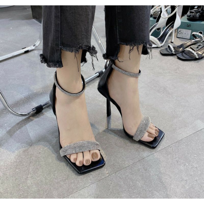 Sandal quai đá Versacee đen trắng da xịn màu đẹp lạ