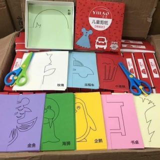 BỘ KÉO CẮT GIẤY THỦ CÔNG CHO BÉ 240 tờ giấy in sẵn hình và 2 kéo an toàn
