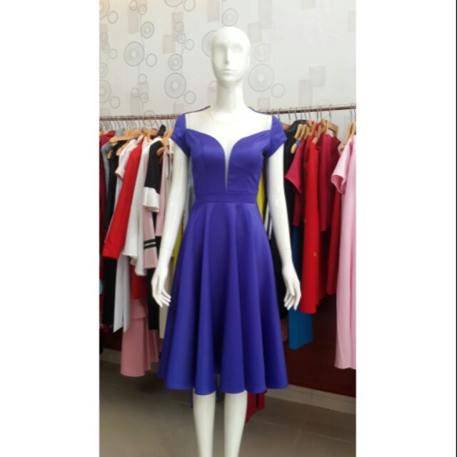 Đầm xòe. Size từ 52kg đến 58kg.