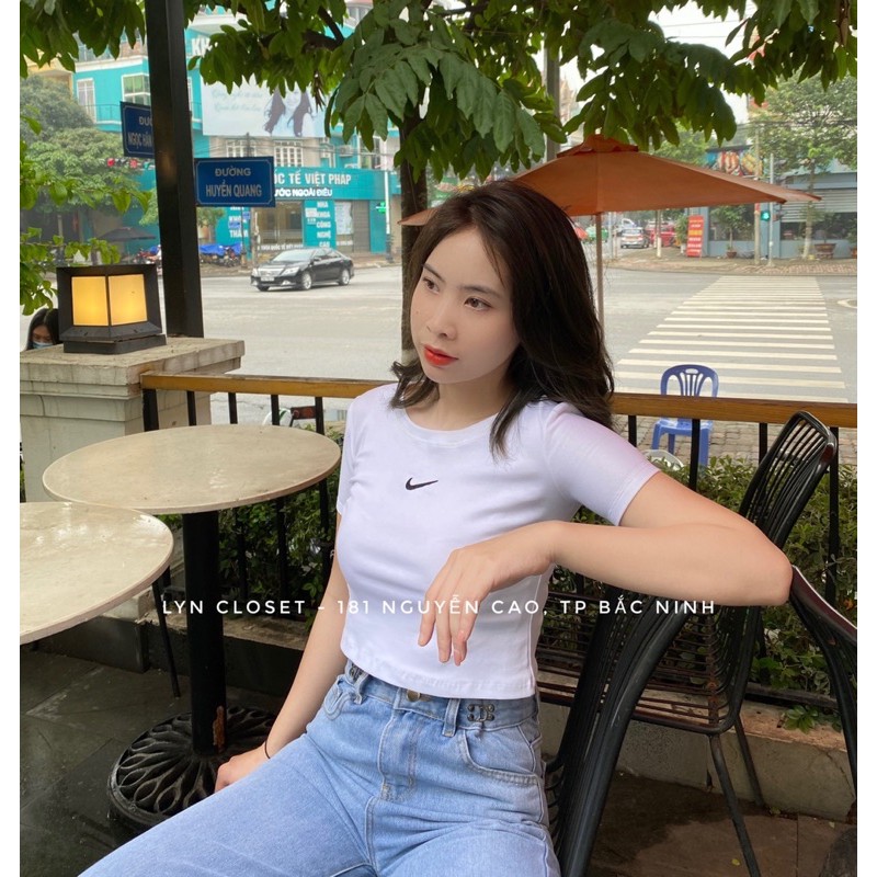 Áo croptop thêu | BigBuy360 - bigbuy360.vn