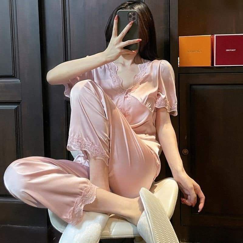 Set bộ lụa cộc tay quần dài cao cấp phối ren nút kiểu lấp lánh
