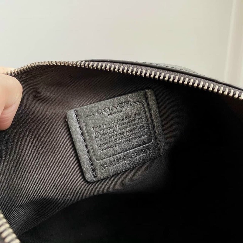 Clutch Coach Carryall Pouch | BigBuy360 - bigbuy360.vn