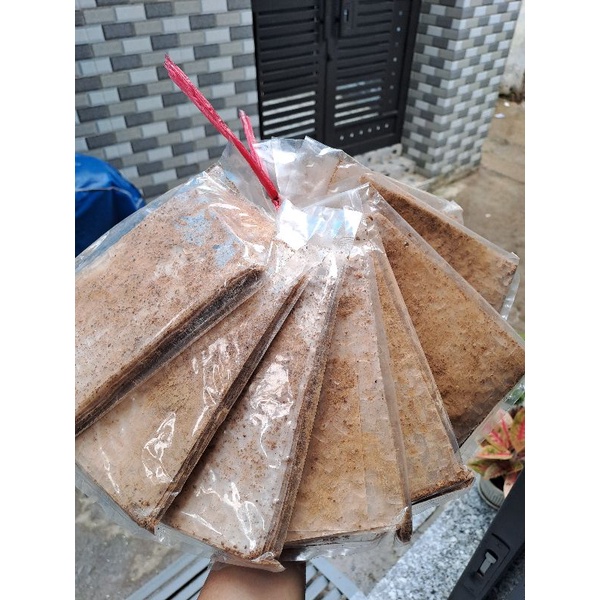 1 xâu bánh tráng muối tiêu