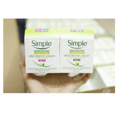 Kem Dưỡng Ban Đêm Simple Kind To Skin Vital Vitamin Night Cream 50ml