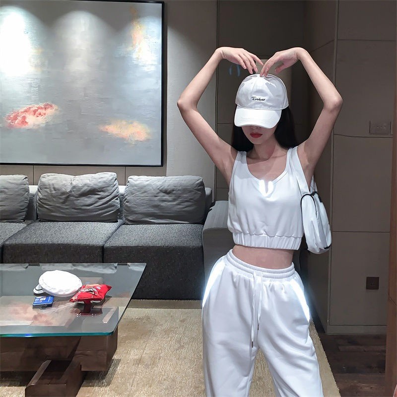 Set đồ thể thao kiểu dáng thời trang cho nữ