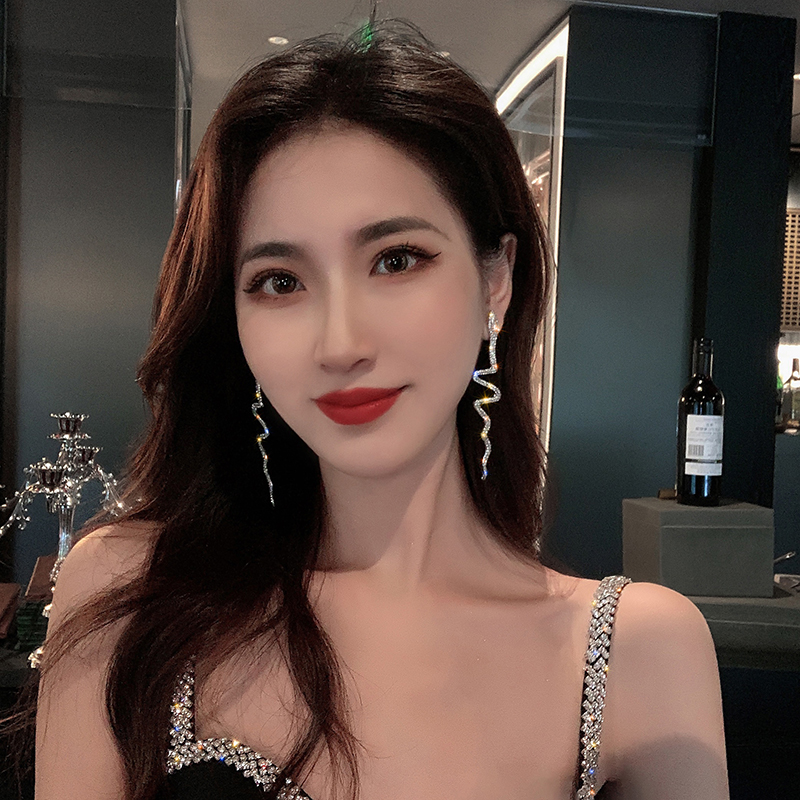 Bông Tai Hình Rắn Đính Kim Cương Lấp Lánh Phong Cách Hàn Quốc
