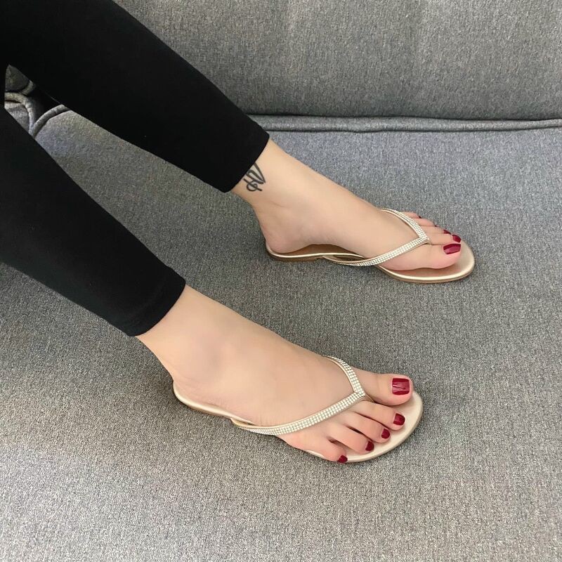 Dép bệt nữ nền bóng quai mảnh
