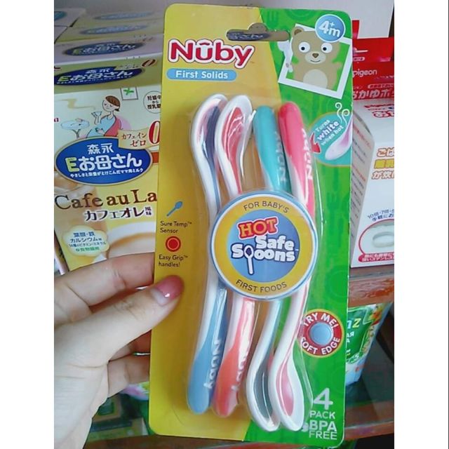 Thìa báo nóng Nuby USA vỉ 4 chiếc cho bé 4m+