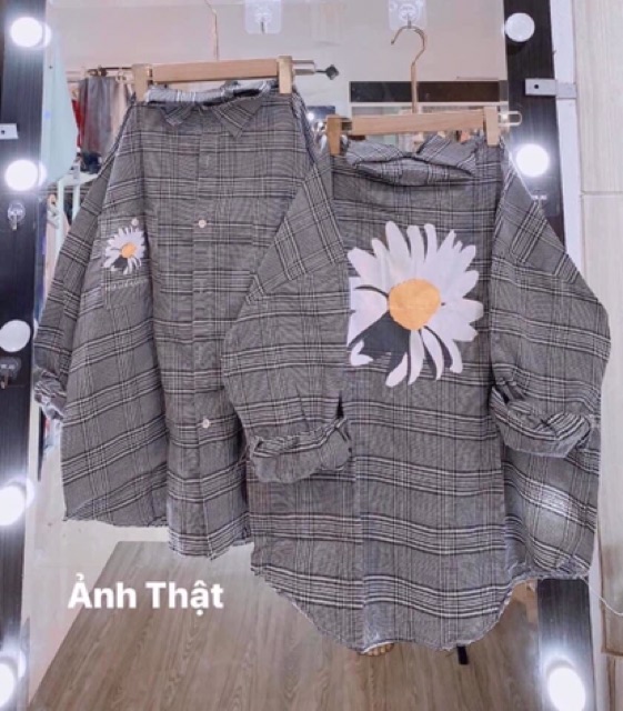 Áo khoác kate cài nút in hoa cúc mặt sau