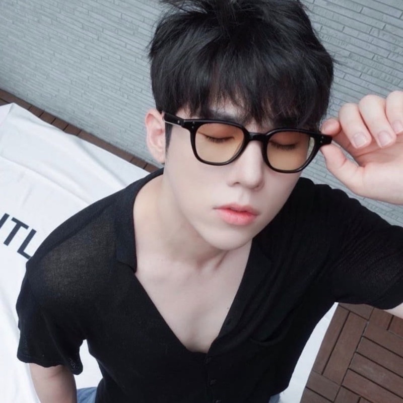 Kính râm thời trang GENTLE MONSTER DADIO màu đen và nâu,thiết kế Hàn Quốc cá tính,trẻ trung cho cả nam và nữ.Chống UV400