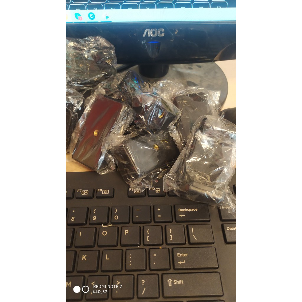 Kẹp điện thoại gắn mặt đồng hồ keo 3M siêu chắc | BigBuy360 - bigbuy360.vn