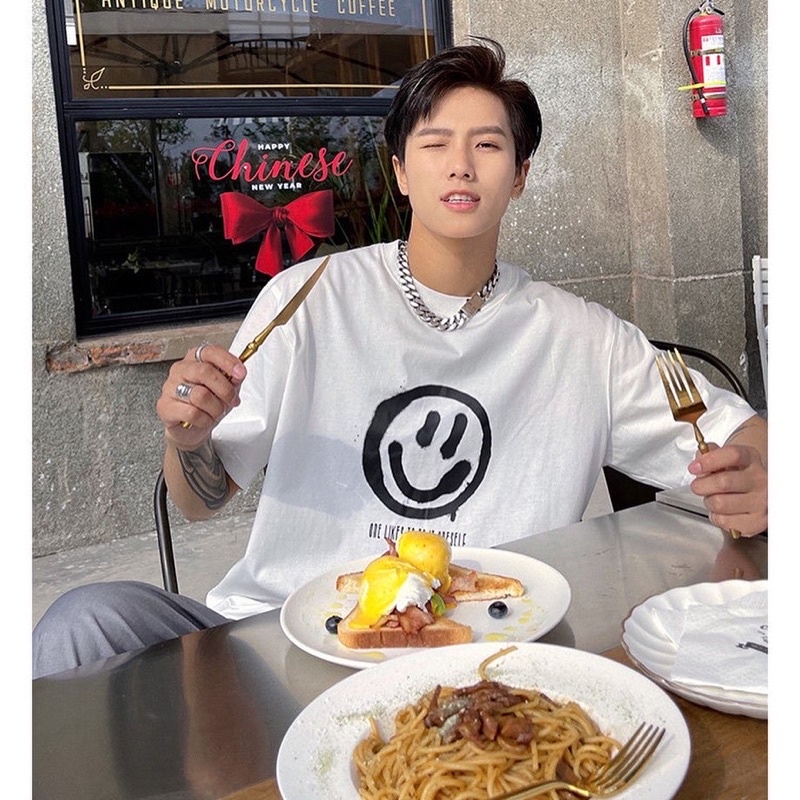 Áo thun tay lỡ nam nữ,in hình One 2 màu