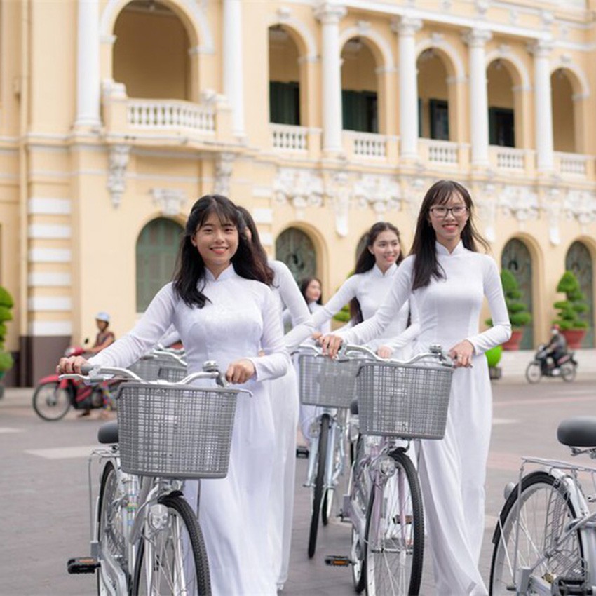 Quần lụa trắng hàng đẹp kết hợp với các loại áo dài