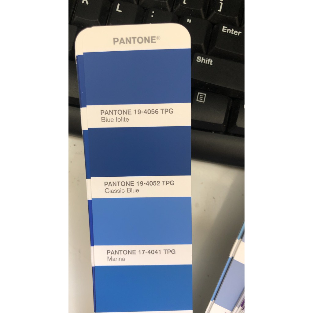 (CHÍNH HÃNG) Bảng màu Pantone TPG Color Guide FHIP110A - 2 thanh xòe quạt - 2625 màu - Phiên bản năm 2021