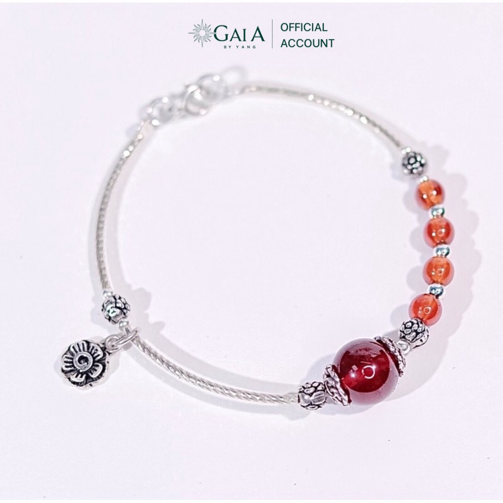 Vòng tay đá garnet mix charm bạc - Gaia By Yang