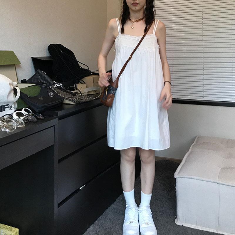 Đầm Hai Dây Mỏng Dáng Rộng Ngắn Màu Trắng Phong Cách Thời Trang