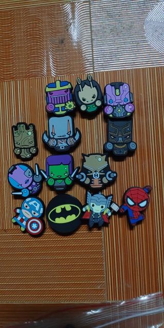 Sticker cài dép sục/dép cá sấu. Những hình ngộ nghĩnh cài lên đôi dép của bạn sẽ thêm phần đẹp và năng động hơn