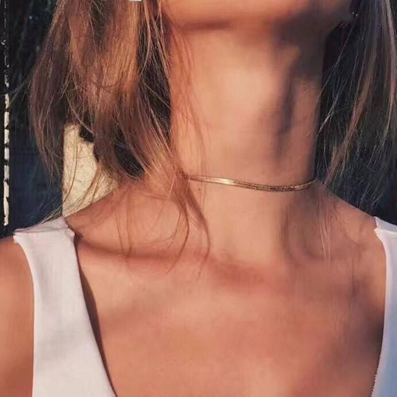 Vòng cổ choker ngắn đơn giản thời trang dây chuyền lưỡi trai mạ vàng vòng cổ xương đòn phụ nữ