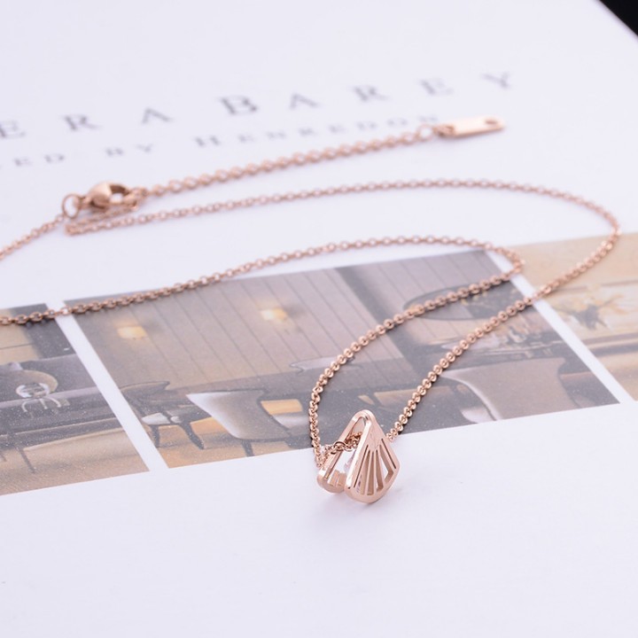 Dây Chuyền Quạt Giấy Titan Không Đen TT 1943