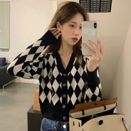 Áo gile len kẻ caro đen trắng - Áo cardigan len dệt hoạ tiết bàn cờ caro | BigBuy360 - bigbuy360.vn