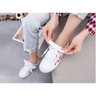 Giày sục bata nữ thêu hoa