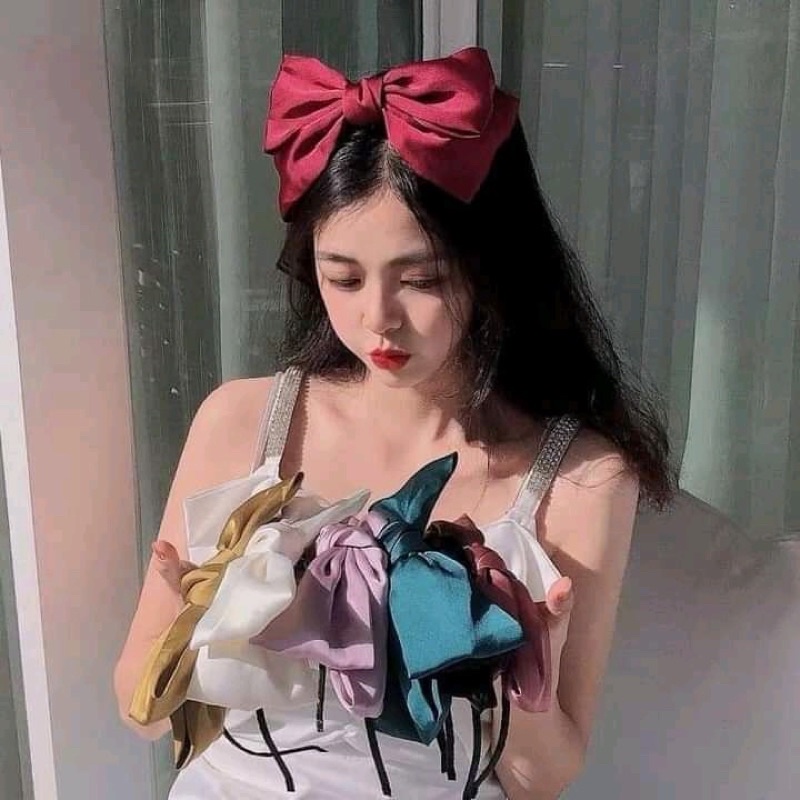 Cài nơ tiểu thư