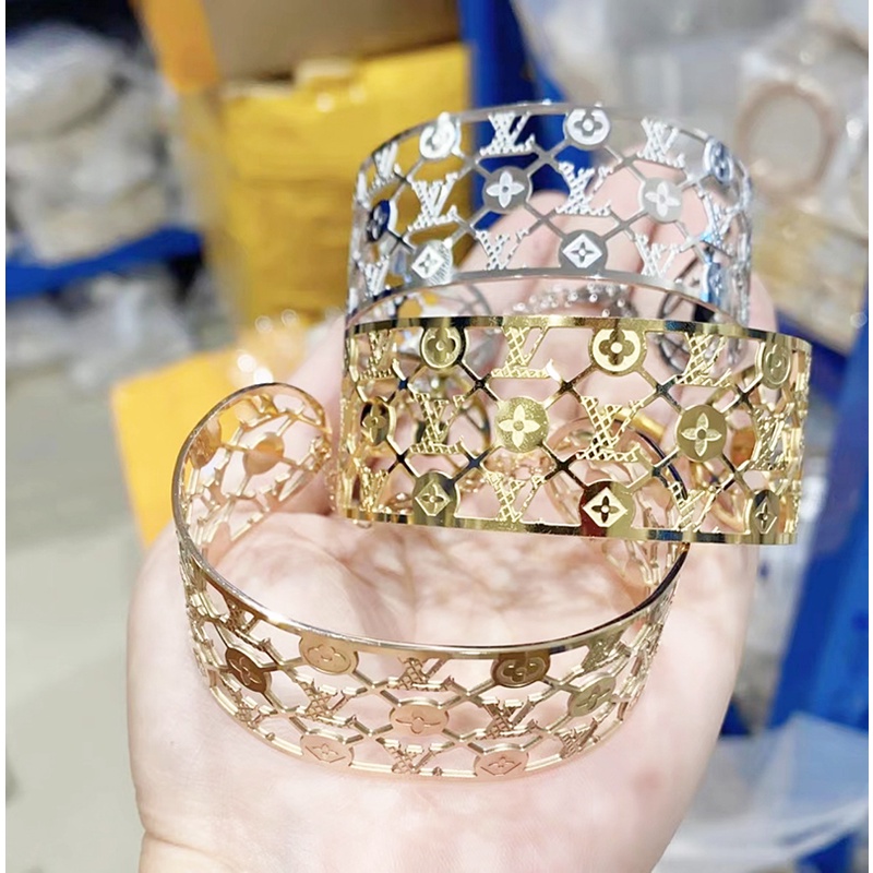 Vòng Tay Hoa Văn Bản To Titan Ko Đen TT 4312