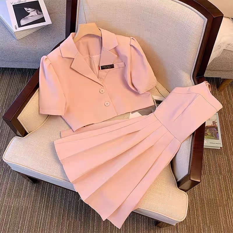 Set Váy 2 Dây Xếp Li Kèm Áo Khoác Cổ Vest