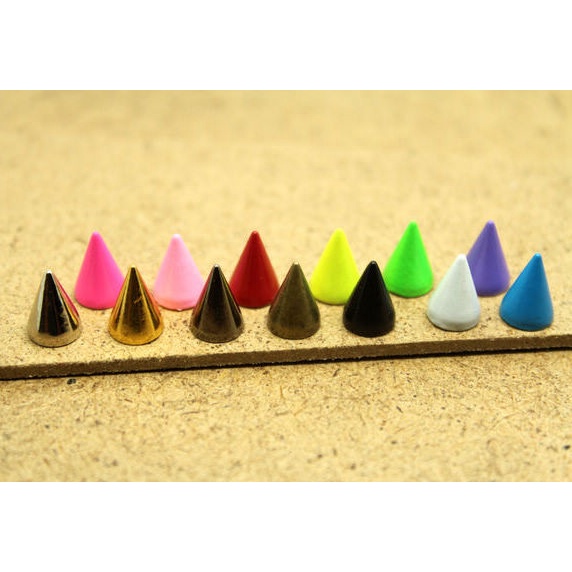 Set 50 Đinh Tán Hình Nón Nhiều Màu Sắc 7 * 10mm Dùng Để Trang Trí Quần Áo / Đồ Da / Giày Dép