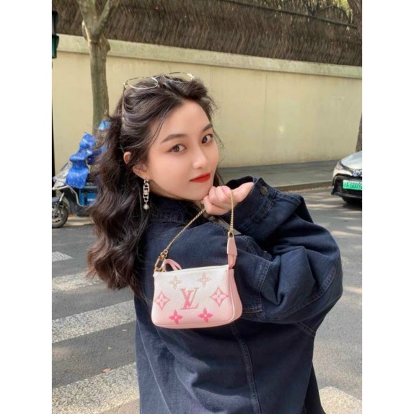 Túi xách tay LV nhỏ