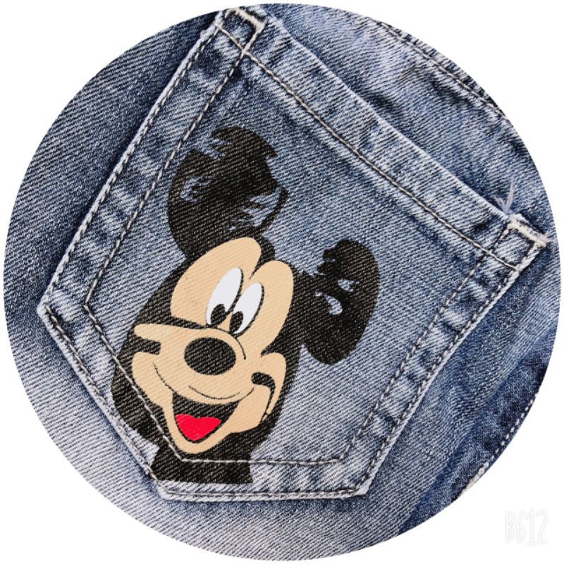 Quần Jean  bé gái dáng rộng,in Micky, kết hợp với áo Phông rất năng động Size: 10-16 ,từ 35kg đến 55kg tùy chiều cao