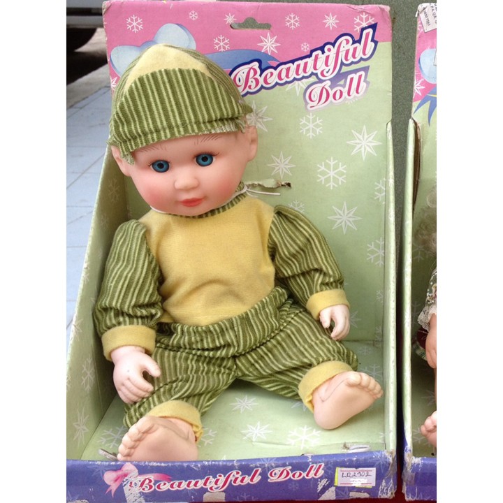 Búp bê bé trai ngồi, nằm, có quần áo, nón thay được. khi ngồi 19x17x25cm. LR2902