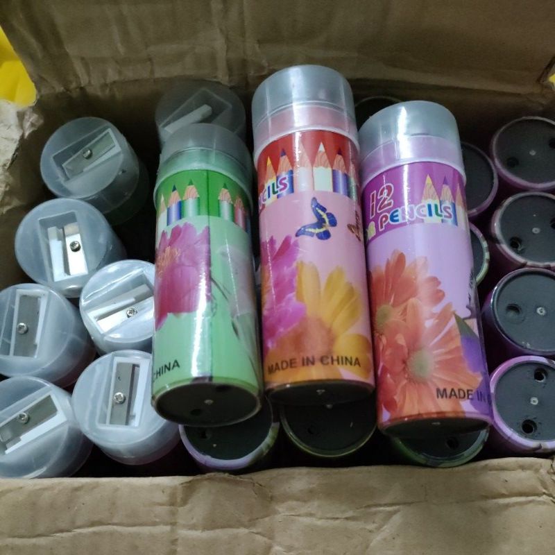 Hộp 12 cây bút chì màu gỗ kèm chuốt
