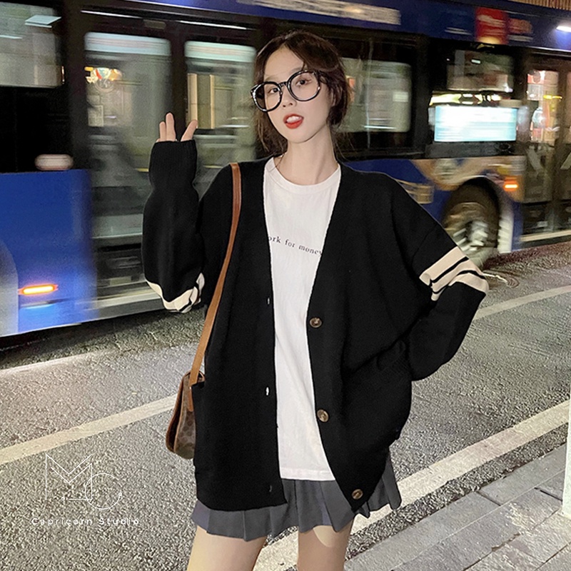Áo khoác len Cardigan màu đen kẻ ba vạch ở tay phong cách đơn giản Hàn Quốc