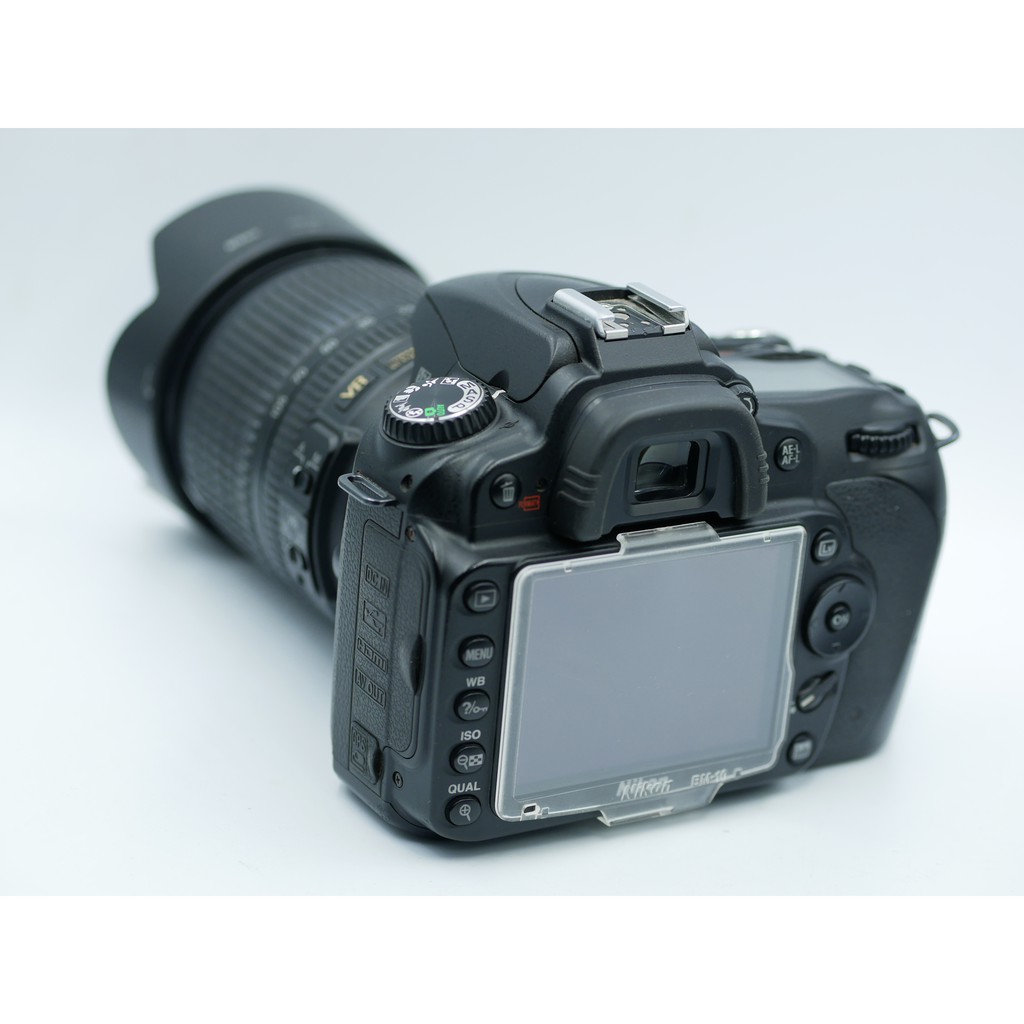 Máy ảnh bán chuyên Nikon D90 kèm ống kính 18-105VR