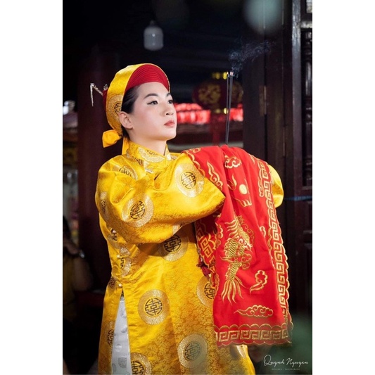 Khăn áo hầu đồng - áo Hoàng gấm trơn chữ thọ