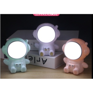 Đèn LED để bàn hình phi hành gia