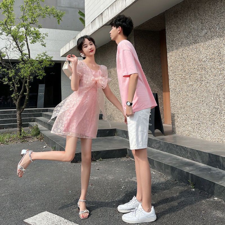 (Hàng oder) Áo đôi tình nhân, áo thun nam màu hồng và váy nữ xòe hai lớp buộc nơ trước hoặc sau. Set đồ đôi nam nữ mới