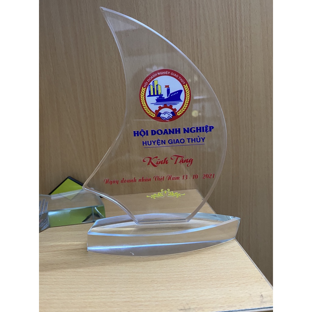 Combo 5 kỷ niệm chương pha lê buồm cong