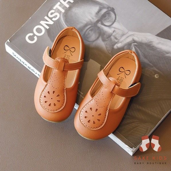 Giày tập đi bé gái, Giày búp bê phong cách Vintage có lỗ thoáng chất da mềm quai dán dễ thương cho bé gái mẫu mới M2125