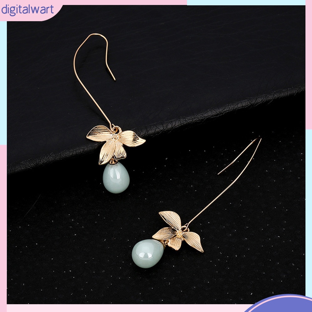 Đôi bông tai dáng dài phối lá đính ngọc trai giả sang trọng cho nữ