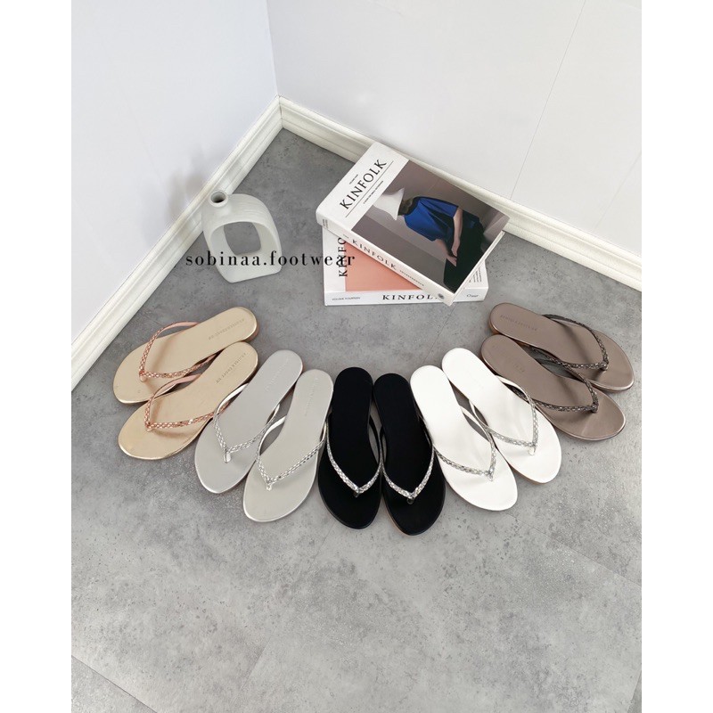 Dép Quai Ngang Đính Đá HU91 Siêu Xinh