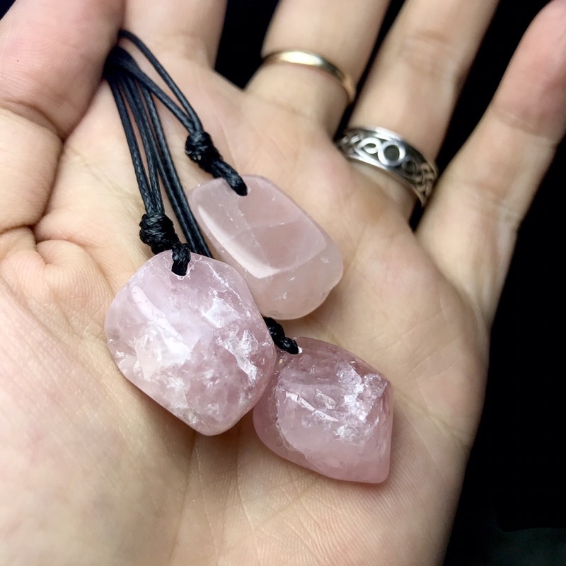 [Rose quartz] vòng cổ đá thiên nhiên,đá thiên nhiên,vòng cổ, vòng cổ đá vụn bóng,đá thanh tẩy,vòng cổ đá thanh tẩy