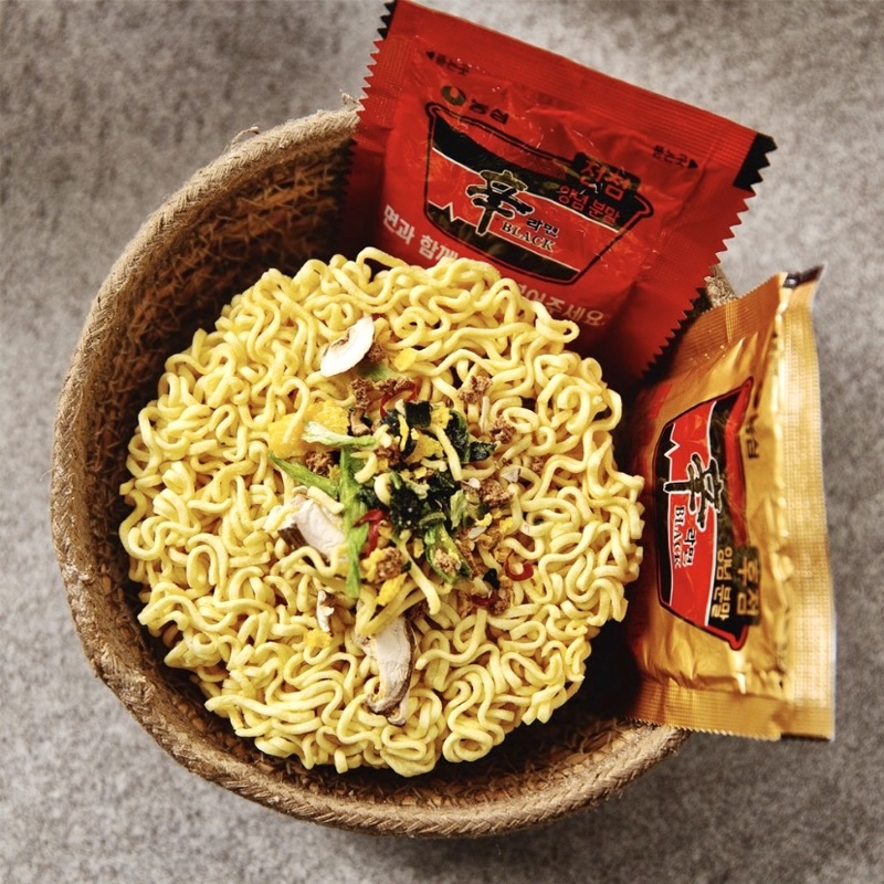 Mỳ Shin Black Cay Cốc Lớn Hàn Quốc 105gr