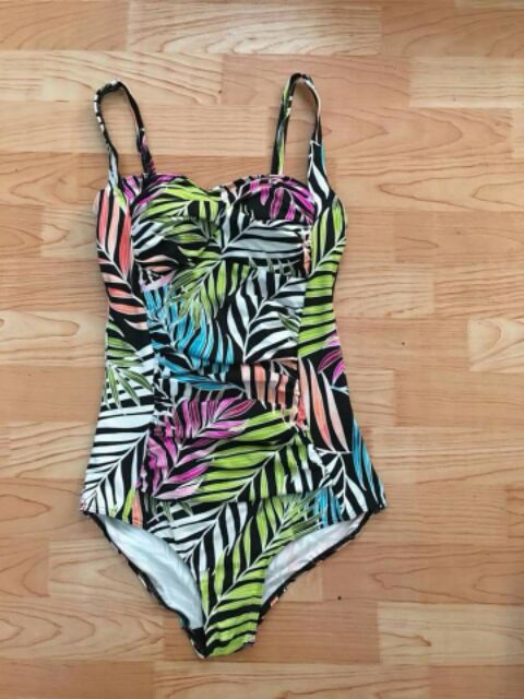 Sỉ Bộ bơi xuất khẩu (Phan Hằng)